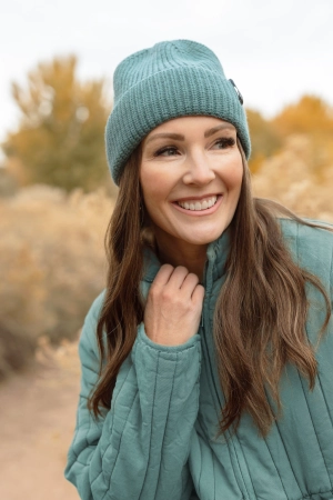 CLASSIC Highlighted Medium Brown Light Wave Hat Wig