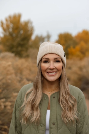 CLASSIC Sunkissed Light Wave Hat Wig