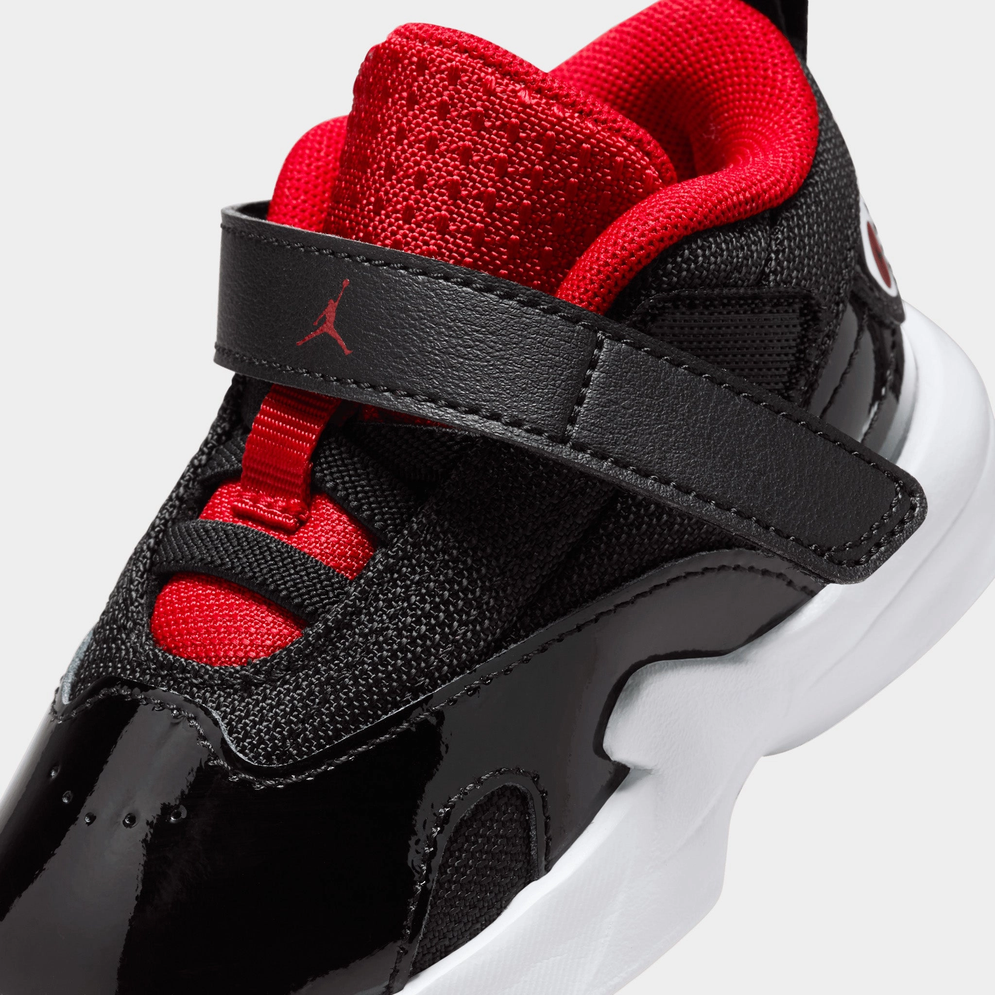 Jordan Max Aura 6 TD Black / Gym Red - White