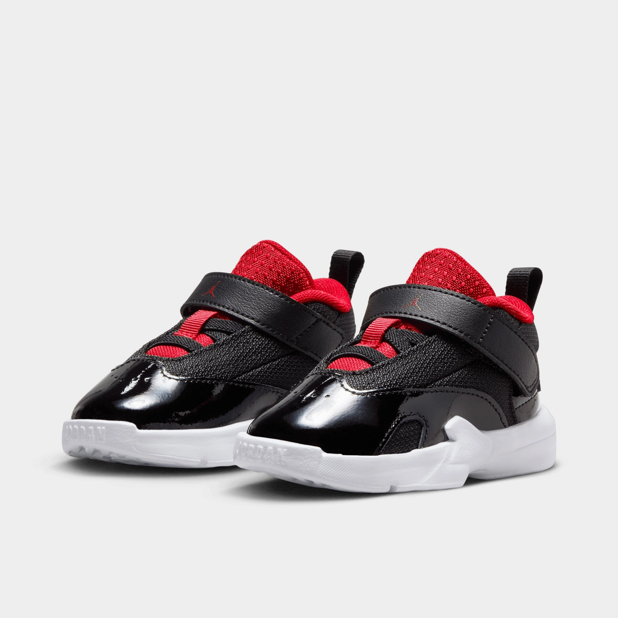 Jordan Max Aura 6 TD Black / Gym Red - White