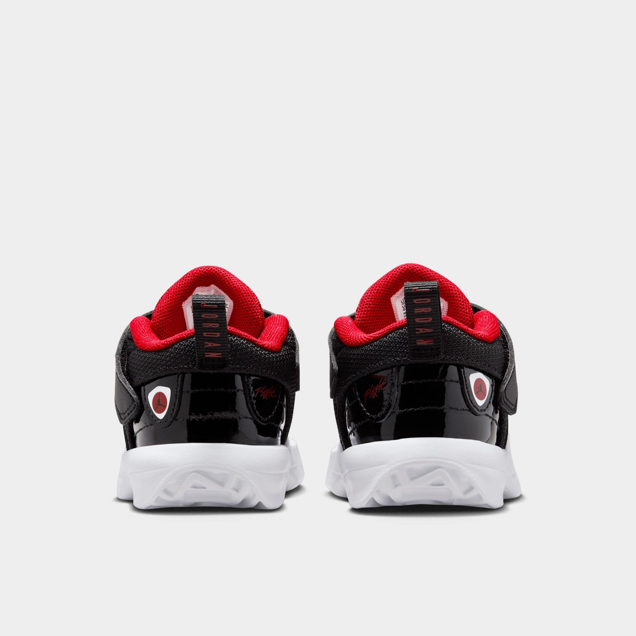 Jordan Max Aura 6 TD Black / Gym Red - White
