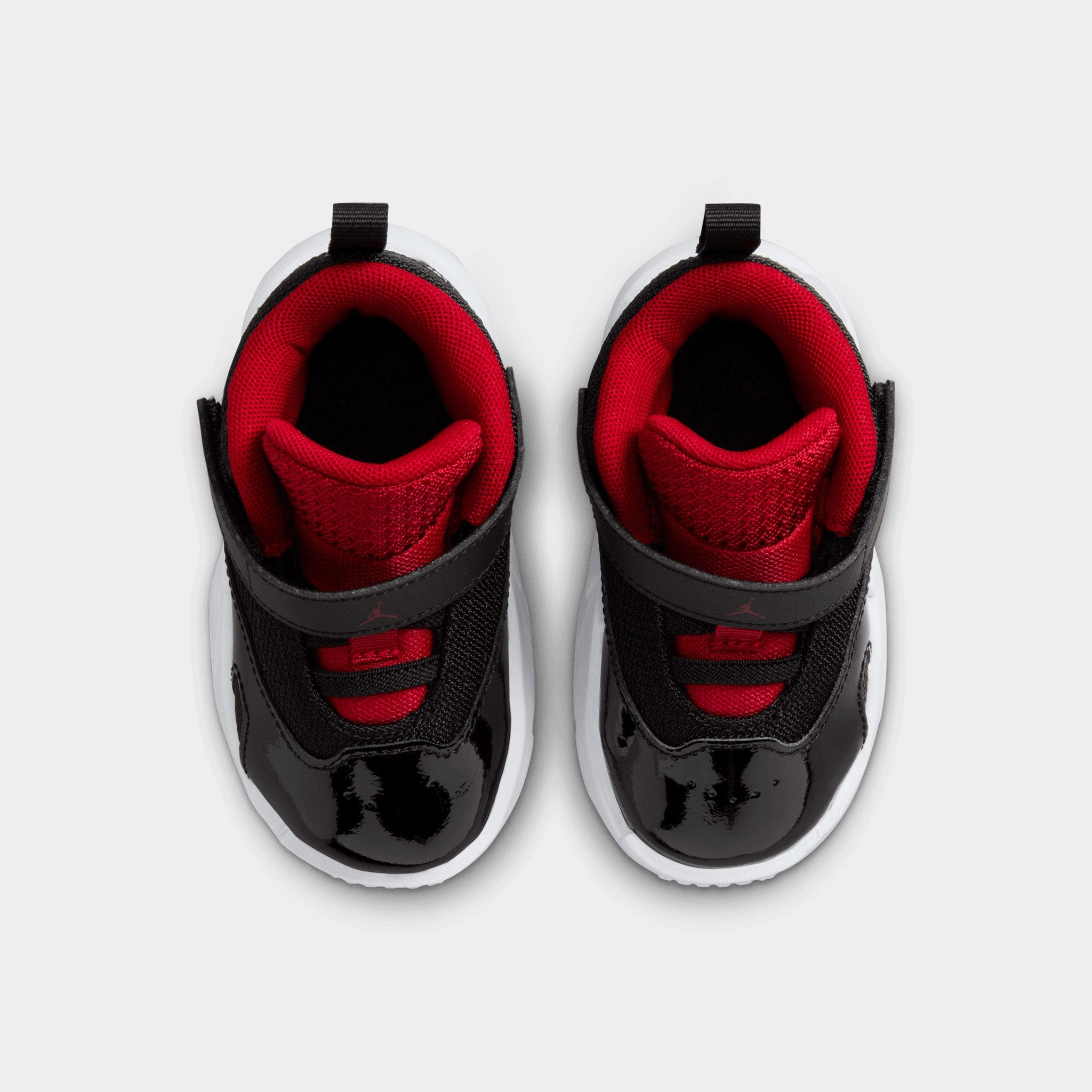Jordan Max Aura 6 TD Black / Gym Red - White