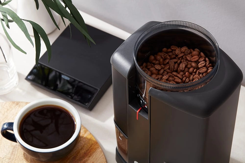 Wilfa Svart Aroma Precision Coffee Grinder (Black)   Hario Drip Kettle Air