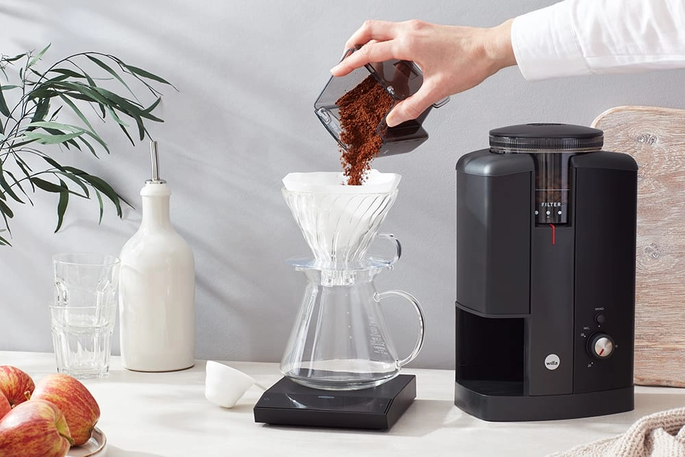 Wilfa Svart Aroma Precision Coffee Grinder (Black)   Hario Drip Kettle Air
