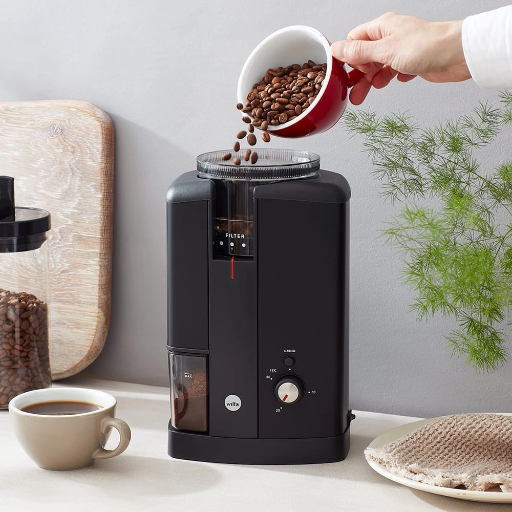 Wilfa Svart Aroma Precision Coffee Grinder (Black)   Hario Drip Kettle Air